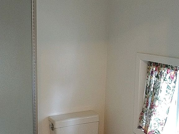 4th image of 319 E Spruce St #4