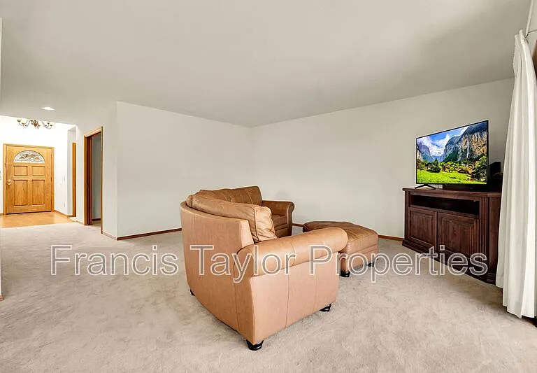 749 Flagstone Ct — Photo 8