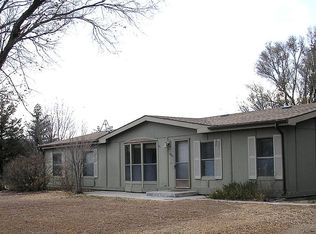 408 S 3rd St, Leoti, KS 67861