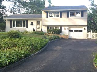 6 Eagle Hill Ct, Halesite, NY