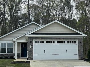 99 Pleasants Ln, Kilmarnock, VA 22482