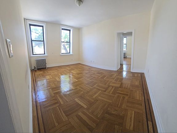 3rd image of 3401 Parsons Blvd #2B