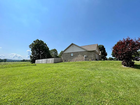 5th image of 55 Alice Ln