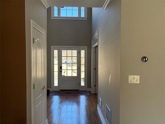 5th image of 1104 Fairview Club Cir
