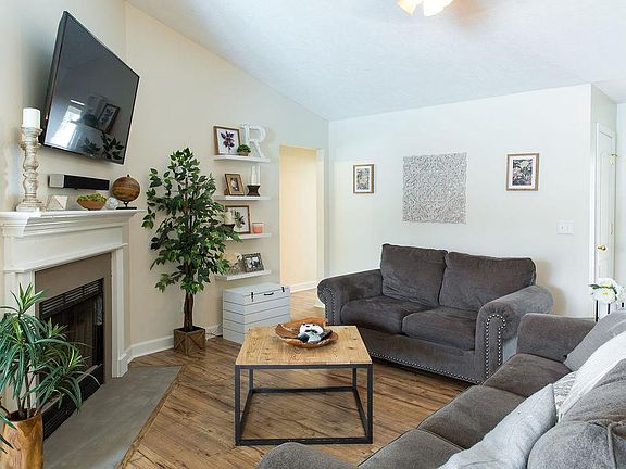 3rd image of 125 Sundance Way