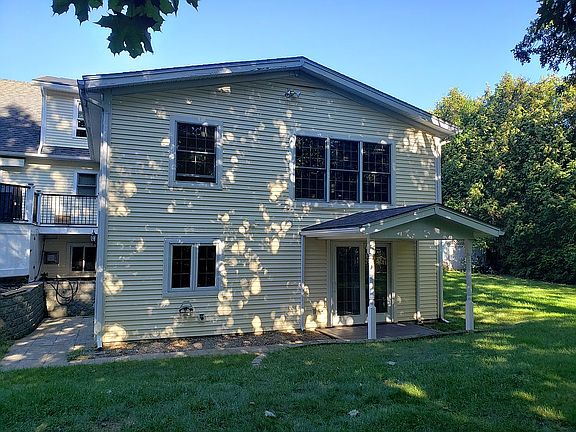 3rd image of 64 Grey Meadow Dr