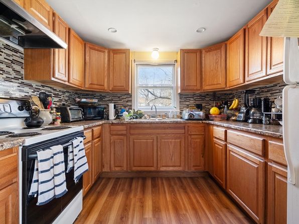 127 Main St UNIT 3