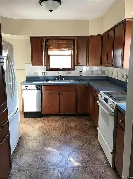 4 bed, 1314 sqft, $2,450 — Photo 2