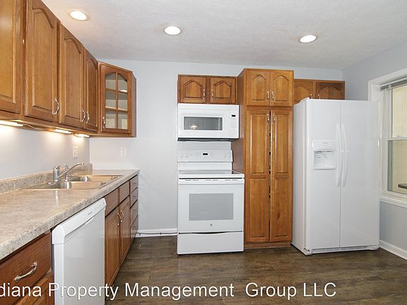 4th image of 1155 E 105th St