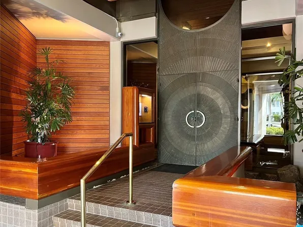 1221 Victoria St APT 1705, Honolulu, HI 96814