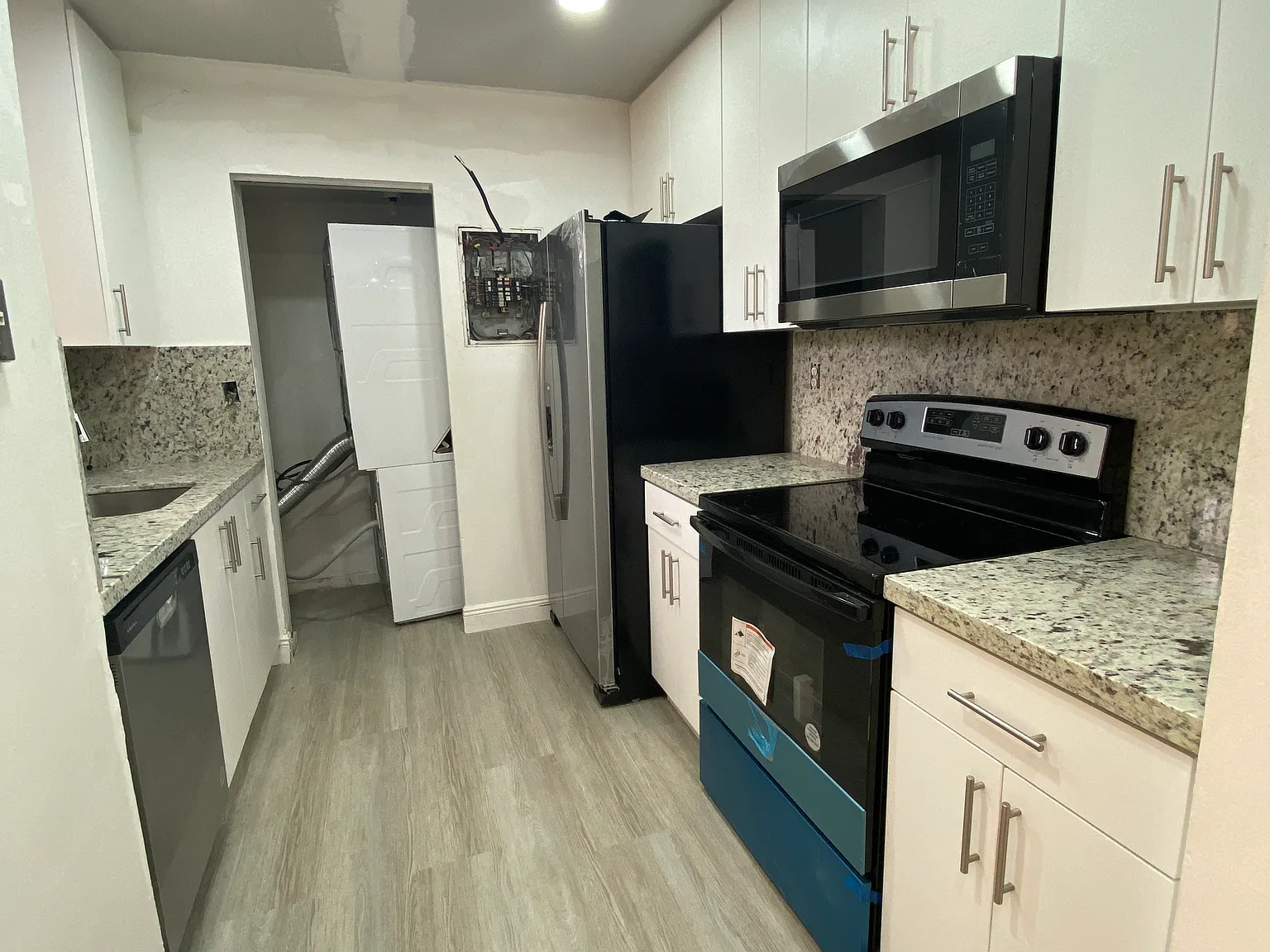2 bed, 1.5 bath, 758 sqft, $2,270 — Photo 1
