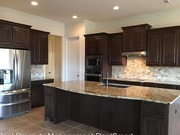 5th image of 1005 N Cuernavaca Dr
