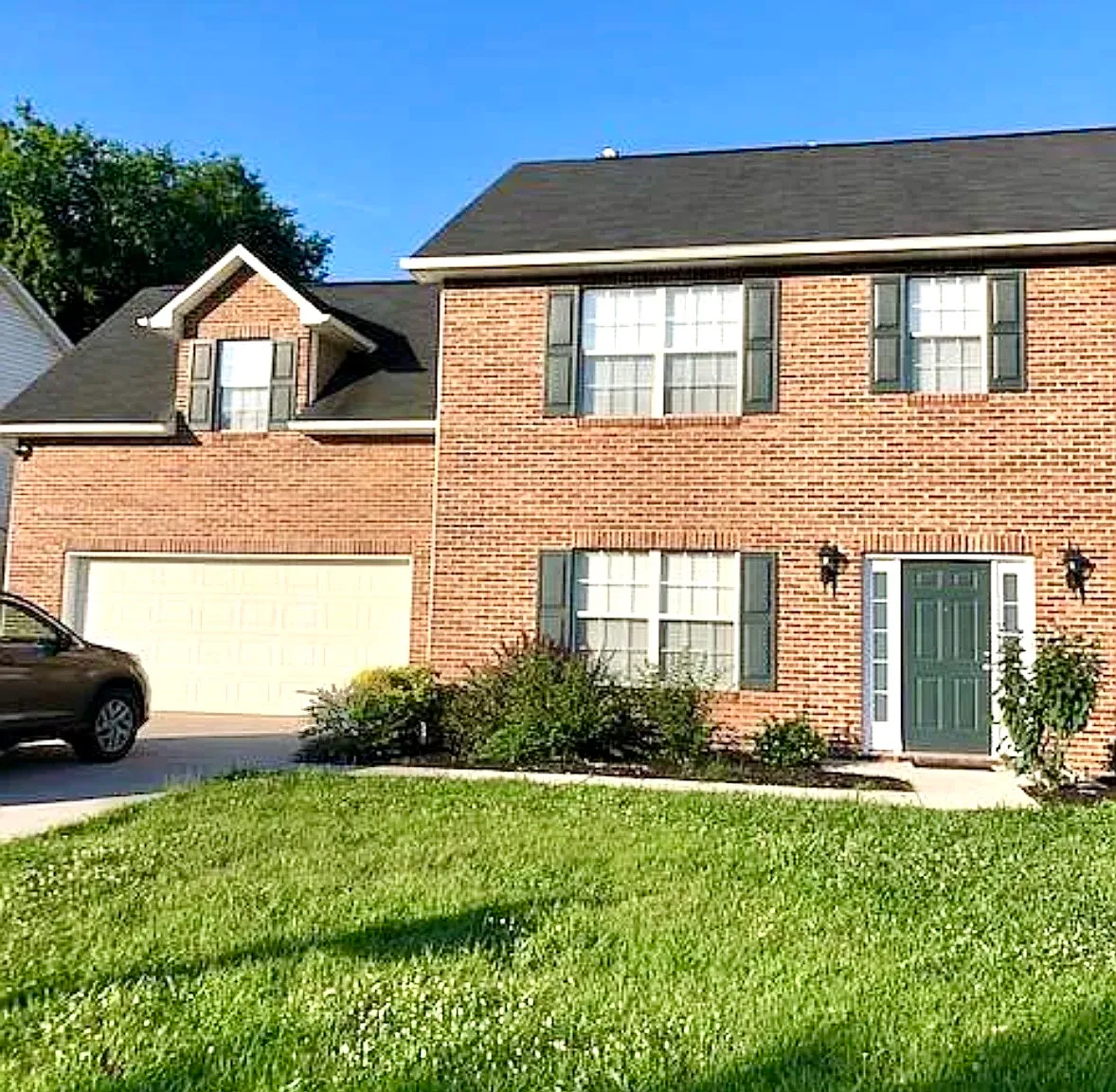 4 bed, 2.5 bath, 2500 sqft, $2,695 — Photo 1