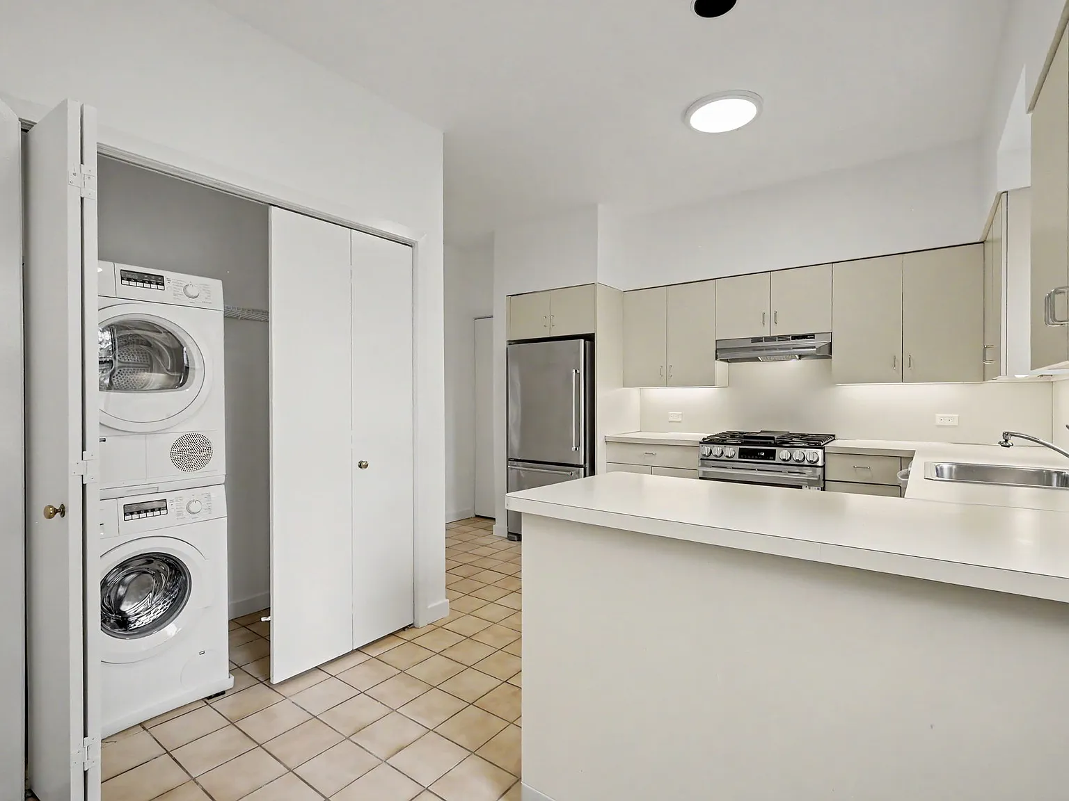 1 bed, 1235 sqft, $4,750 — Photo 4