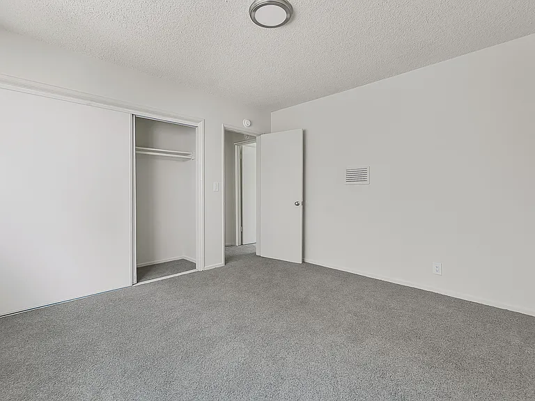 Molanda Palms Apartments — Photo 9