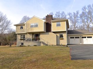 30 Arapaho Rd, Brookfield, CT 06804