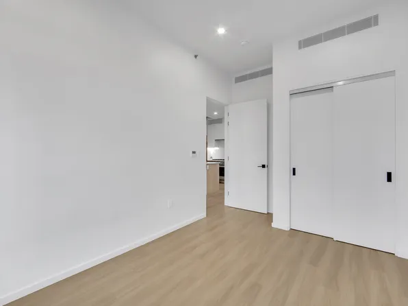 81-07 Kew Gardens Road image 3 of 8