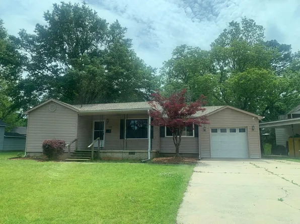 509 W 14th St, Stuttgart, AR 72160