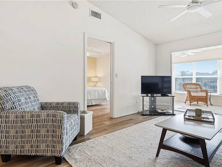 655 W Lake Jasmine Cir #207 — Photo 18