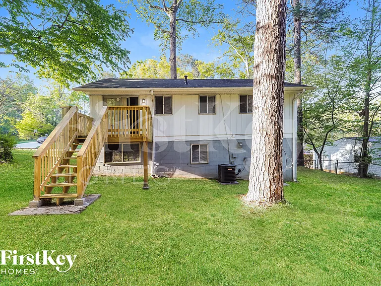 568 Dixon Rd — Photo 15