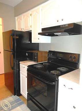 5th image of 1744 Harrison Ave #C-1