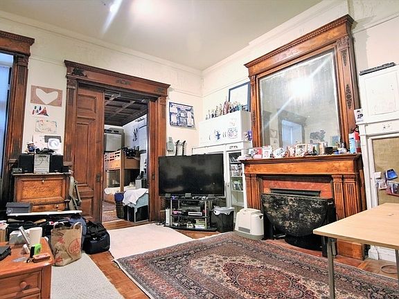 2nd image of 29 W 76th St APT 4
