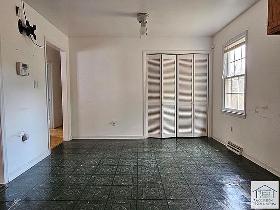 5th image of 159 Village Ct