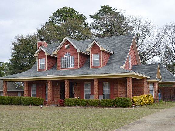 3rd image of 1210 Yorkshire Dr