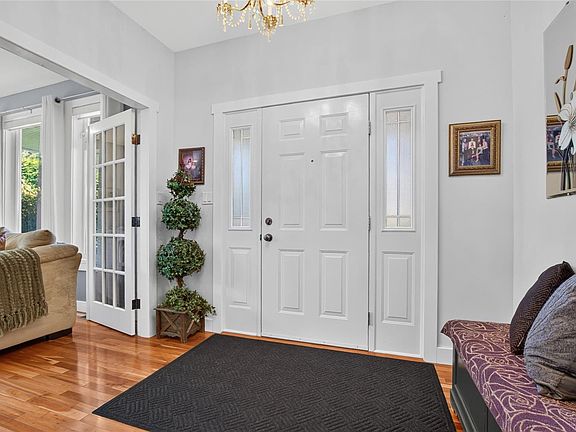 5th image of 3192 Gibbins Rd