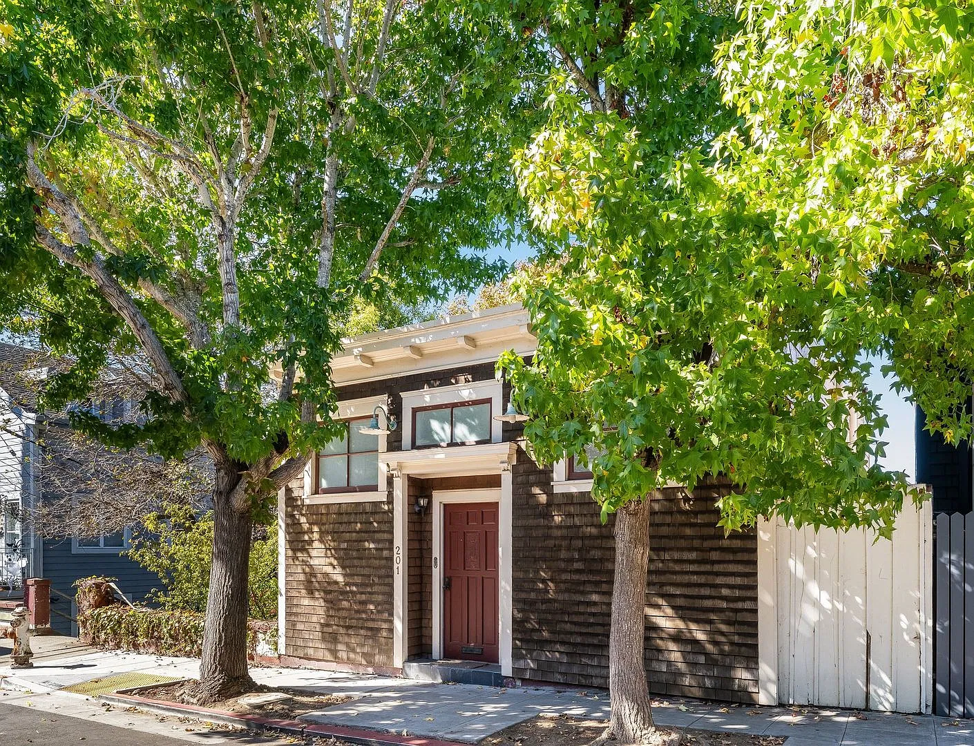 Newly remodeled 1BR with laundry, garage, deck with views — Photo 4