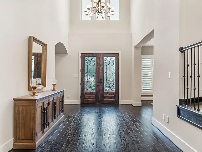 139 Gildwood Pl — Photo 2