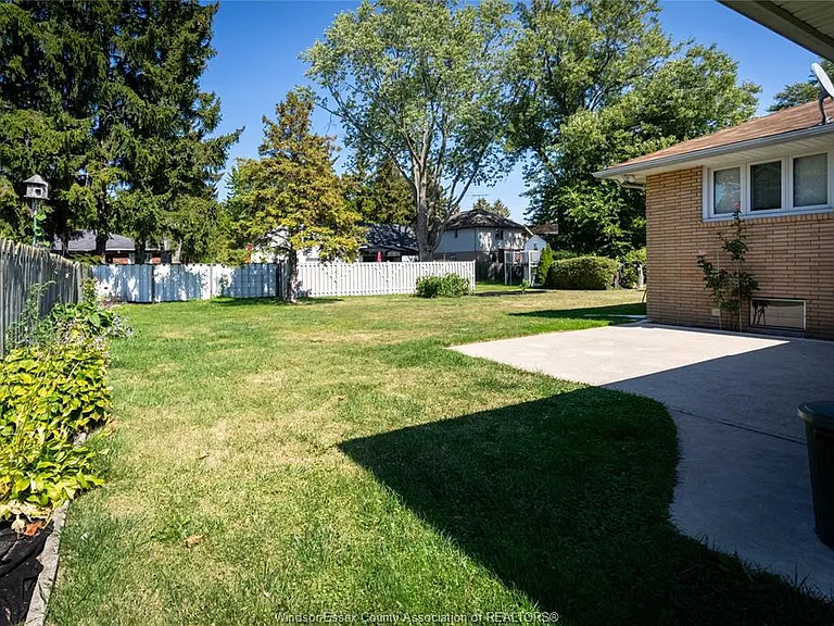 760 Wallace Ave — Photo 22