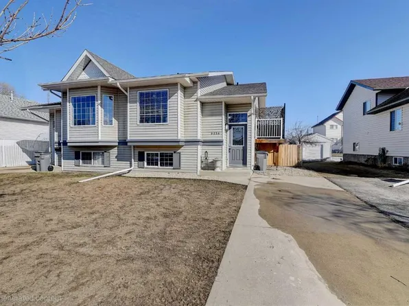 9036 S 64th Ave, Grande Prairie, AB T8W 2K5