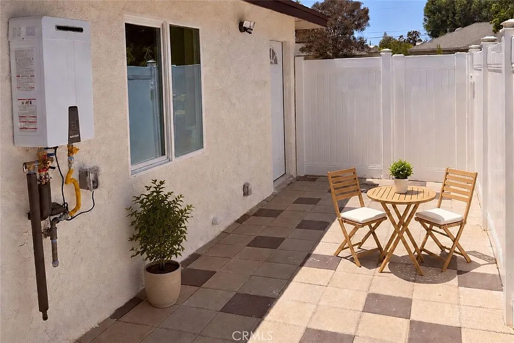 1 bed, 420 sqft, $1,900 — Photo 1