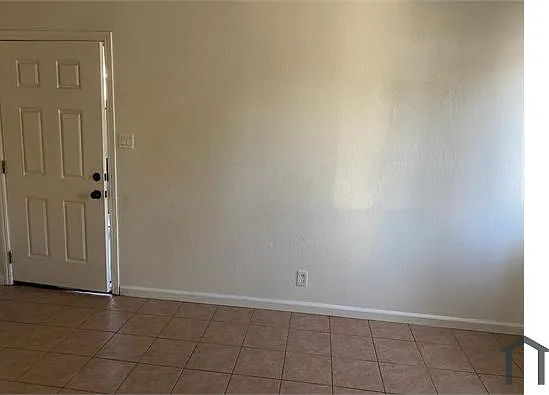 3 bed, 1000 sqft, $3,000 — Photo 3