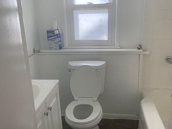 5th image of 3068 Lincoln Ave