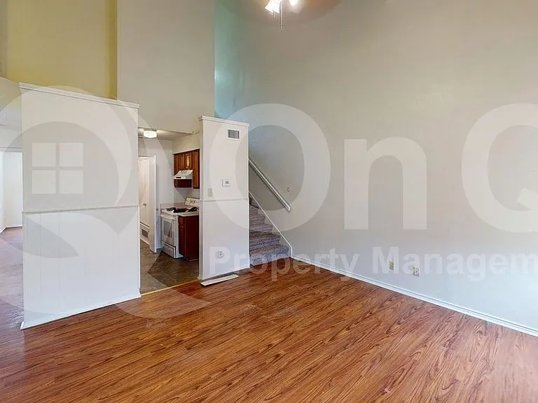 732 Versailles St — Photo 6