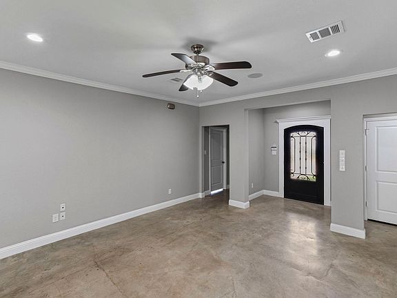4th image of 2710 Gordon Ave #1