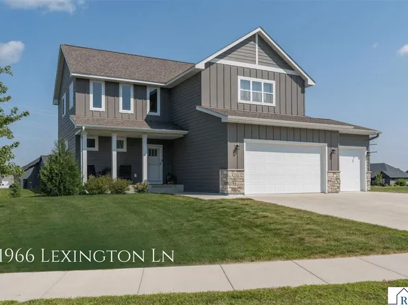 1966 Lexington Ln, North Mankato, MN 56003