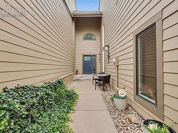 3rd image of 16 Woodbridge Dr