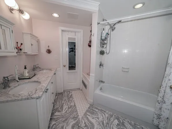 2501 Palisade Avenue image 10 of 22