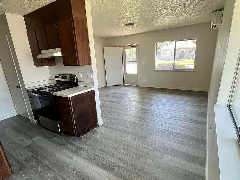 441-459 SE 12th Ave — Photo 4