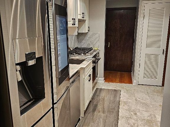 5th image of 6414 N Albany Ave APT 1W