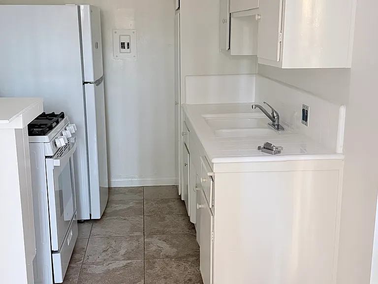 3240 Bagley Ave #7 — Photo 3