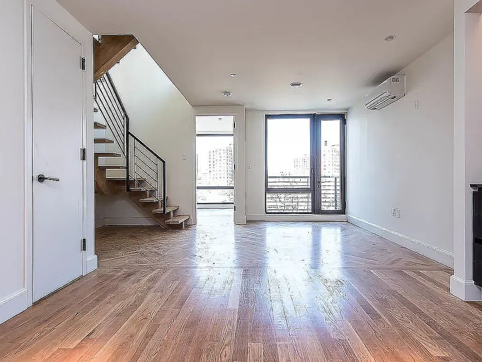 1st image of 1 Duffield St #417