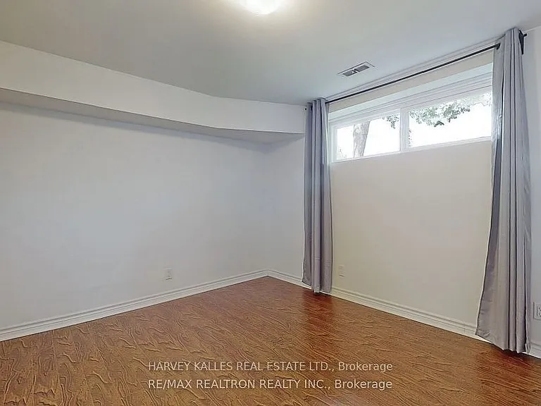 142 Combe Ave #LOWER — Photo 10