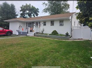 14 E Chestnut St, Central Islip, NY
