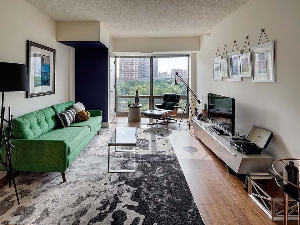1st image of 916 S Clark St #13