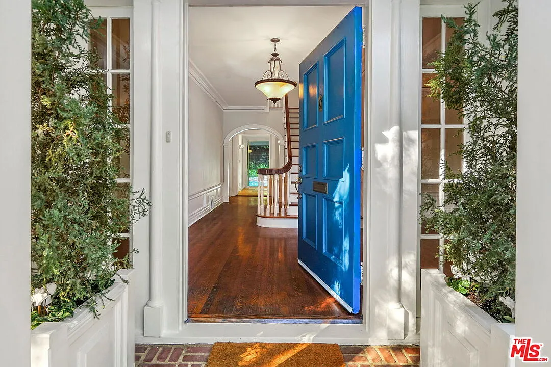 5 bed, 4.0 bath, 4812 sqft, $17,450 — Photo 4