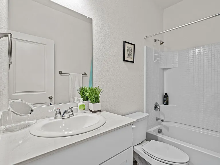 766 Camden Dr — Photo 9